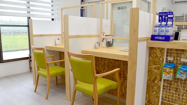 【れんげ薬局】受付 / カウンター